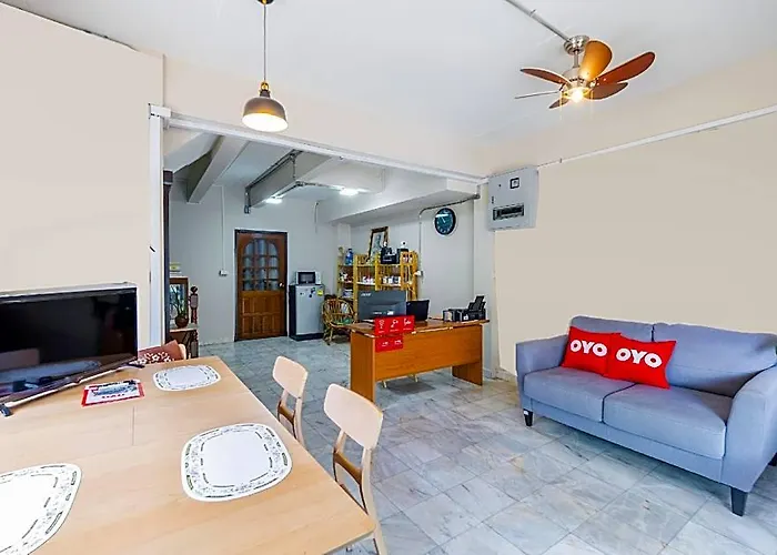 ホテル Oyo 941 Choms House At Sapanmai 3*